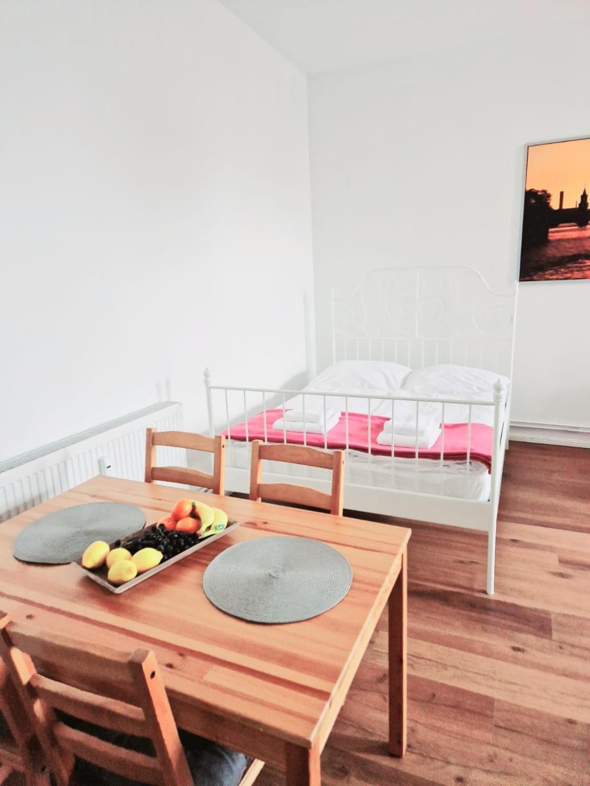 City Studio Apartment For 4, Near Sonnenallee Berlim Exterior foto