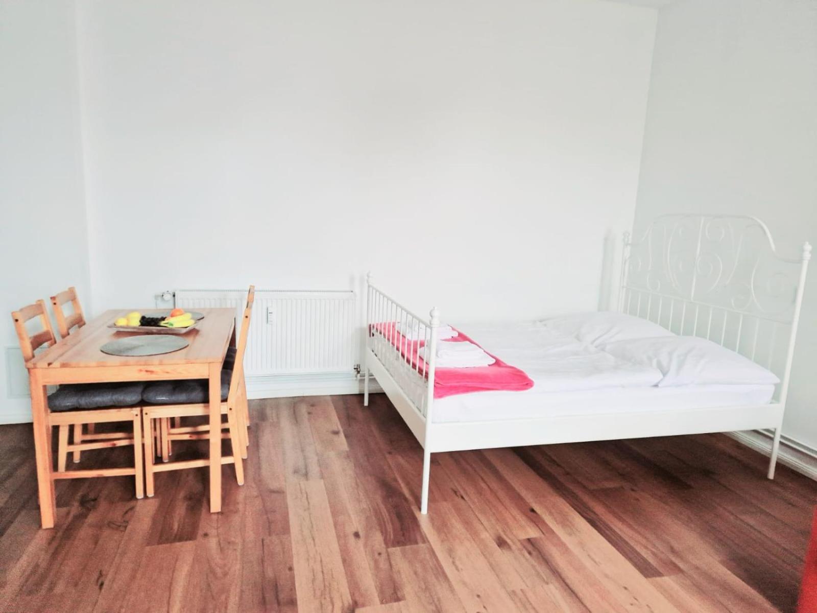 City Studio Apartment For 4, Near Sonnenallee Berlim Exterior foto