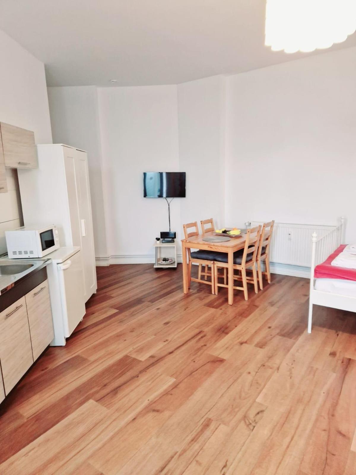 City Studio Apartment For 4, Near Sonnenallee Berlim Exterior foto